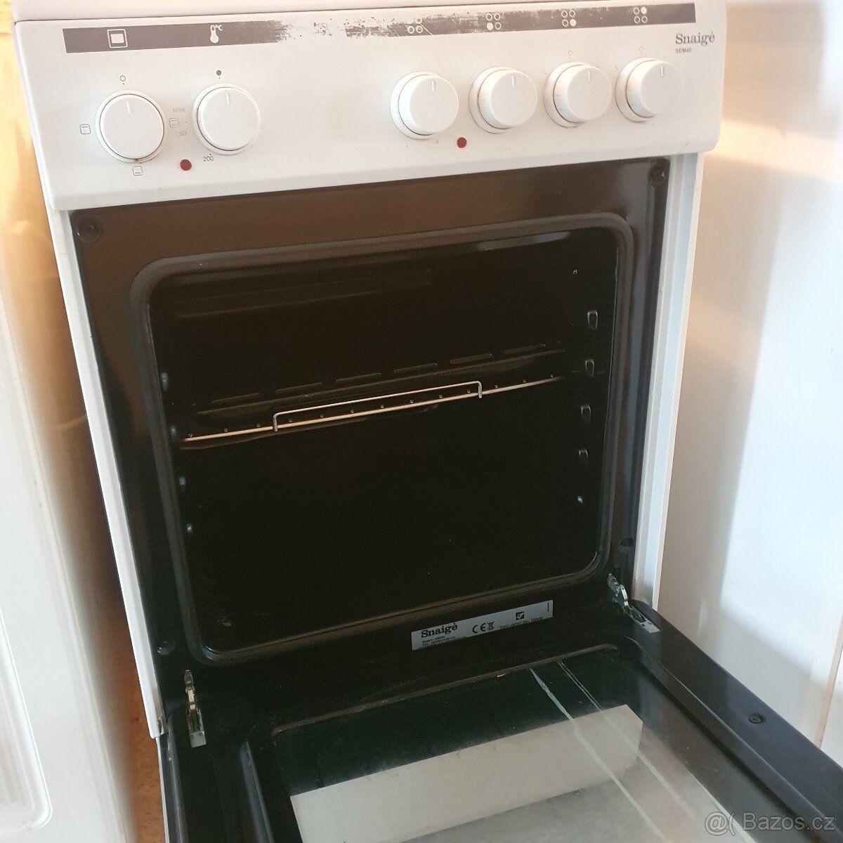 Prodám elektrický sporák (el. plotýnky a elektrická trouba). - 2