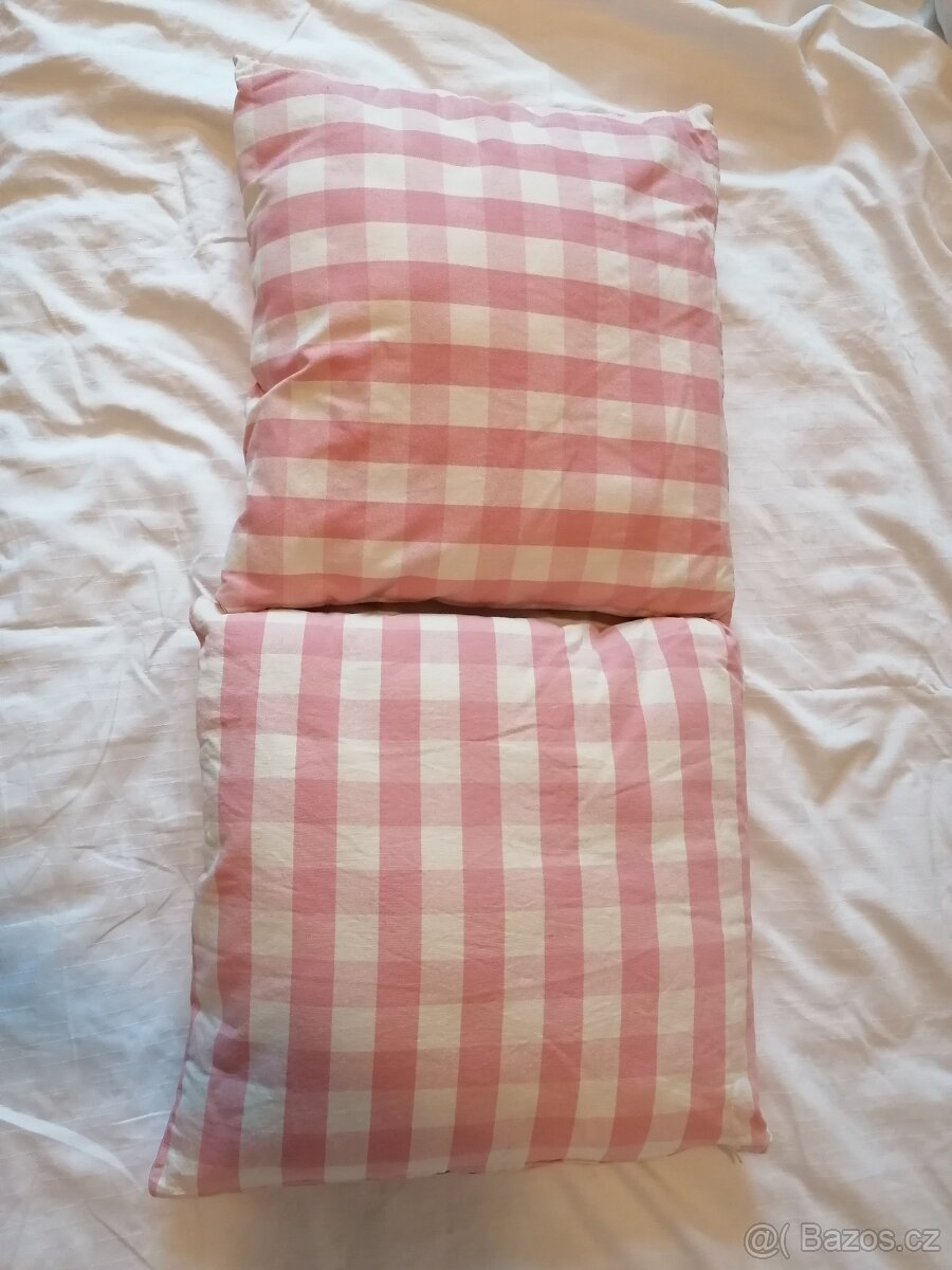Růžové IKEA polštářky - 2
