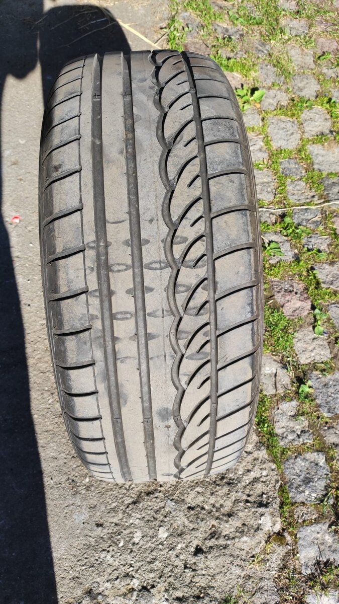 pneu Dunlop 235/55R17 - 2