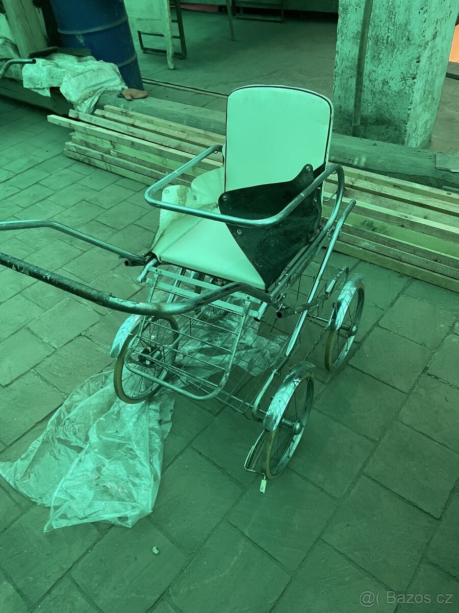 Starý kočárek Liberta - 2