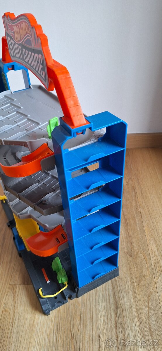 Hot wheels garáž - 2