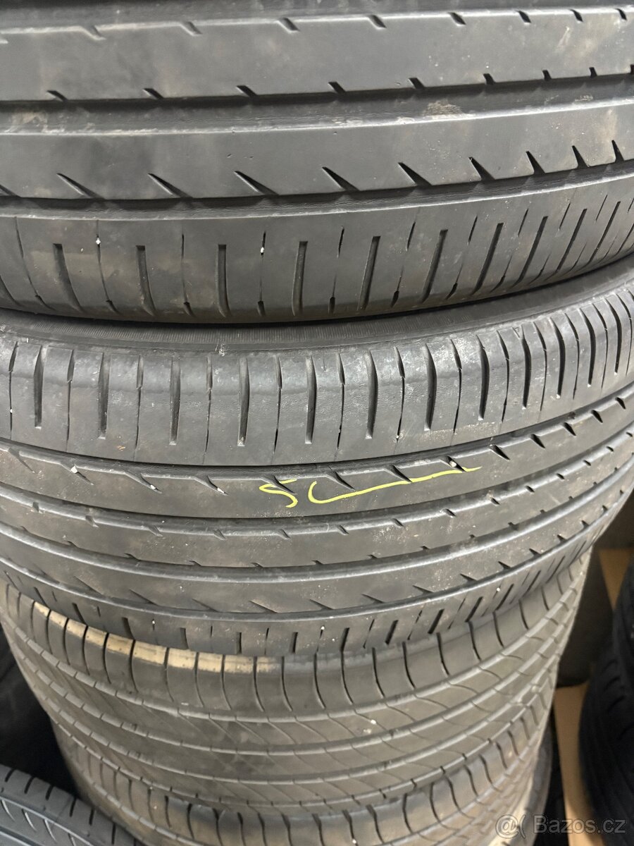 Pneu 215/50R19 - 2