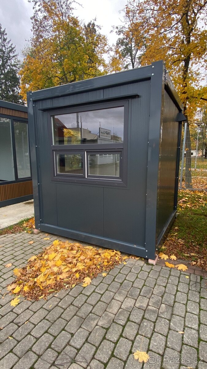 Obytný kontejner o rozměru 2,4 x 2,4 m s výdejním oknem - 2