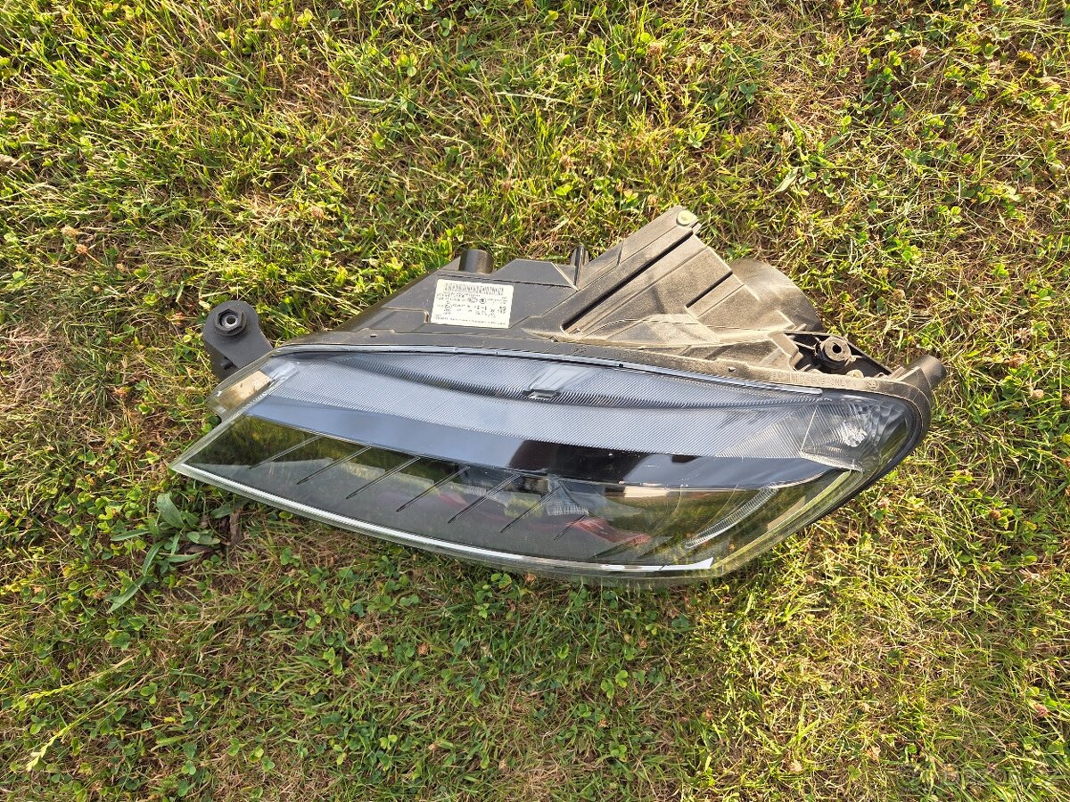 Přední levé xenon světlo Škoda Superb III - 2