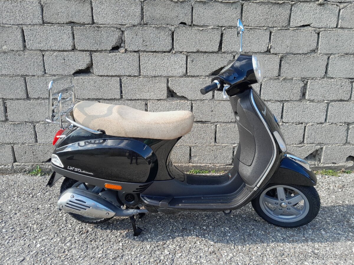 Vespa LX 50 4t, 2011, málo jetá, moc pěkný stav - 2
