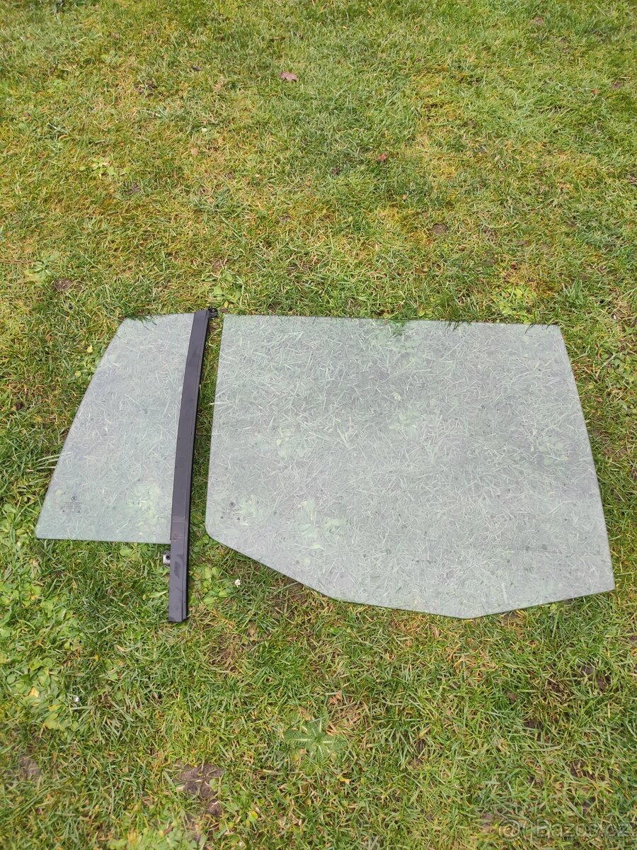 Pravé zadní okno Octavia combi 1 - 2