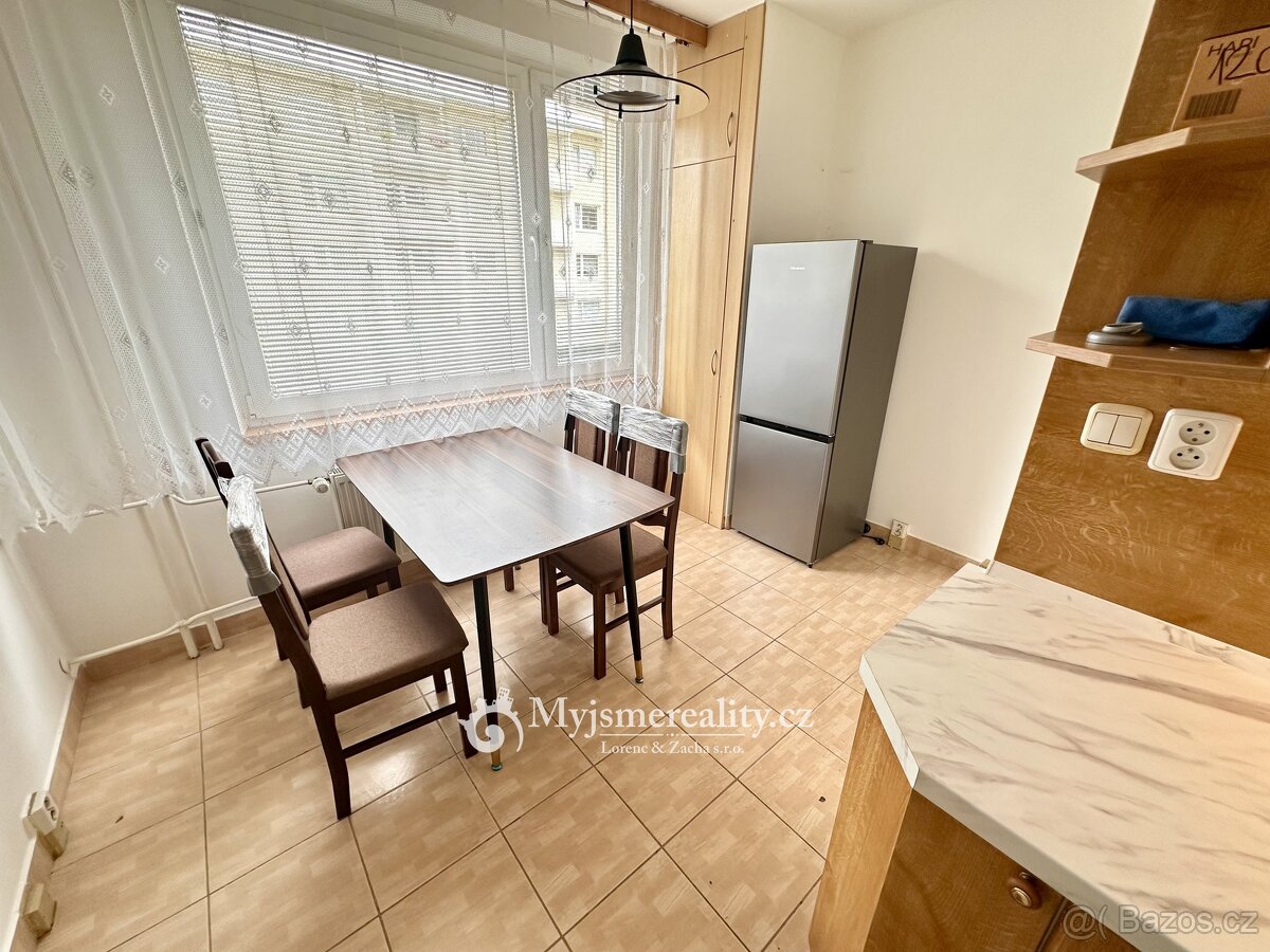 Pronájem bytu 3+1 75 m² včetně balkonu a sklepní kóje, Znojm - 2