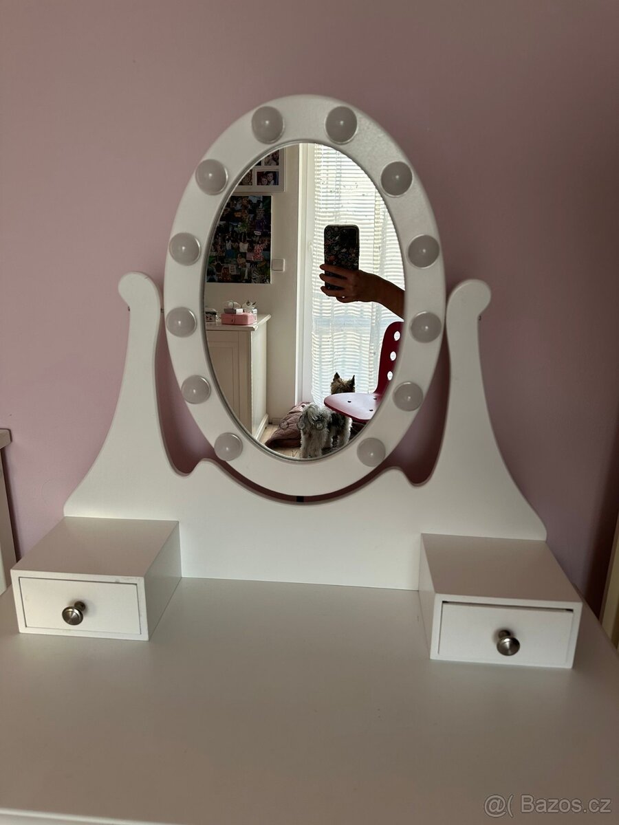 Kosmetický stolek s osvětlením - 2