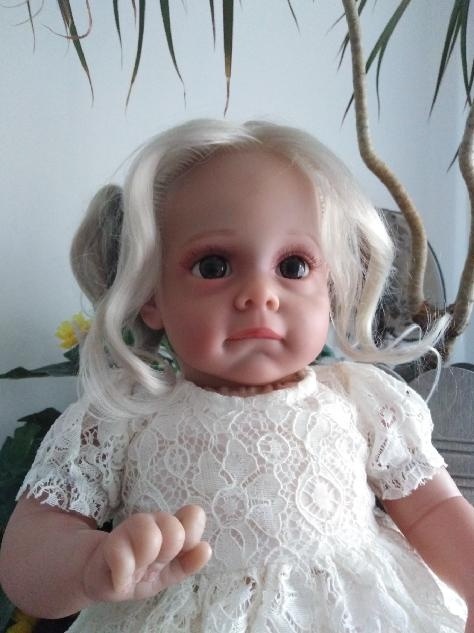 panenka v bílých šatičkách - 2