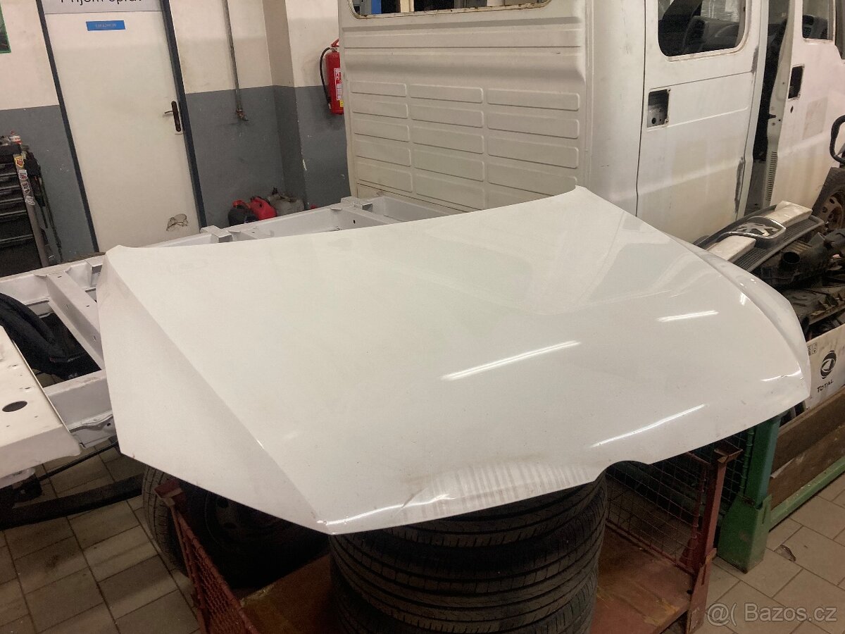 VW passat b7 - kapota - 2