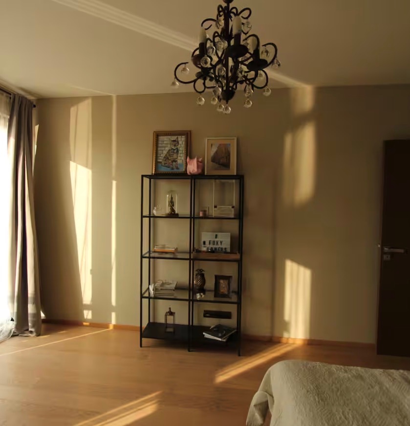 IKEA Regál – černohnědý/sklo (výborný stav) - 2