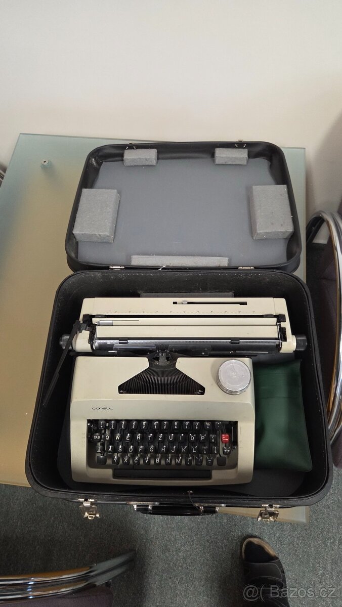 Psací stroj s kufrem - 2