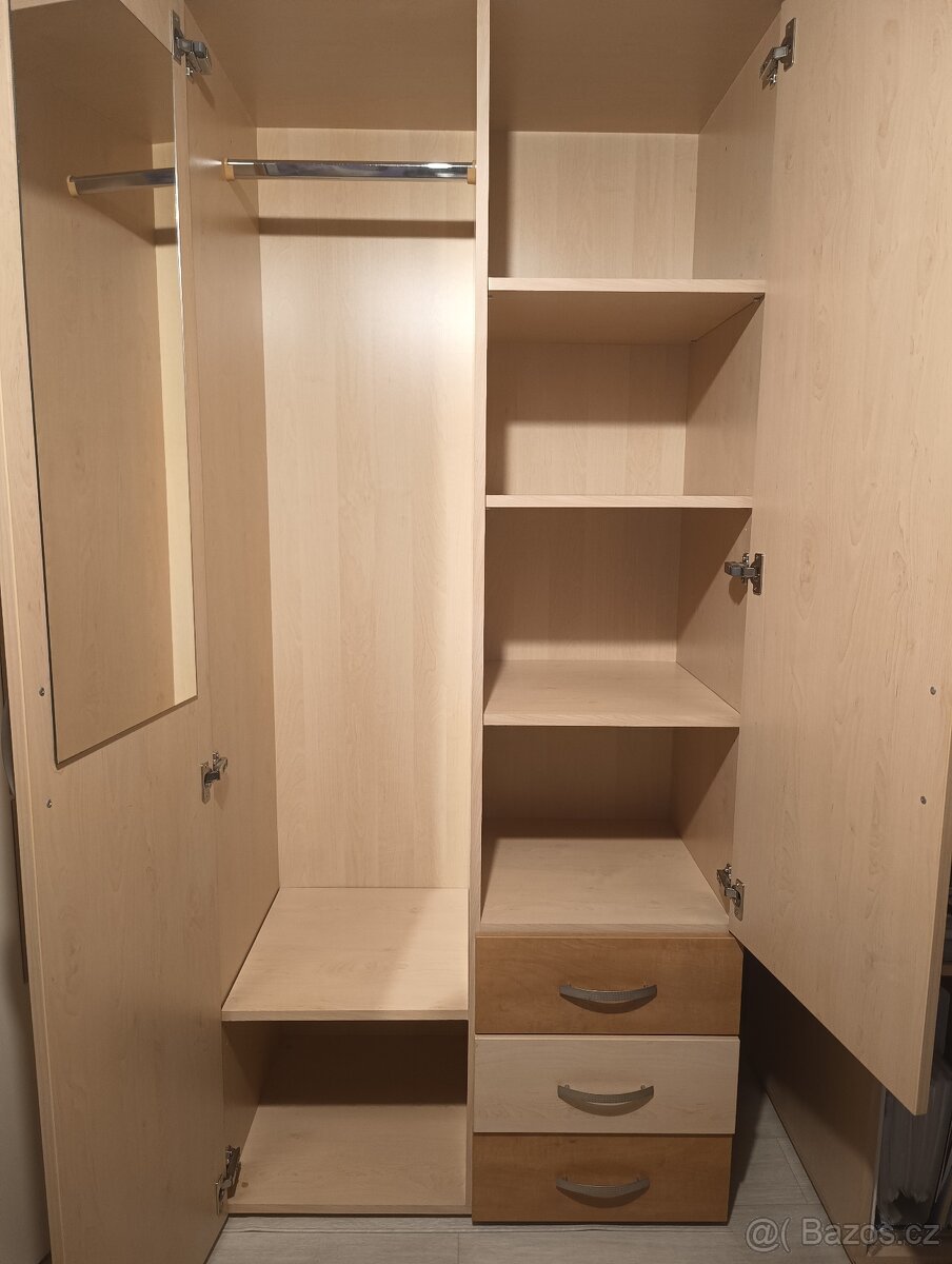 Šatní skříň - 2