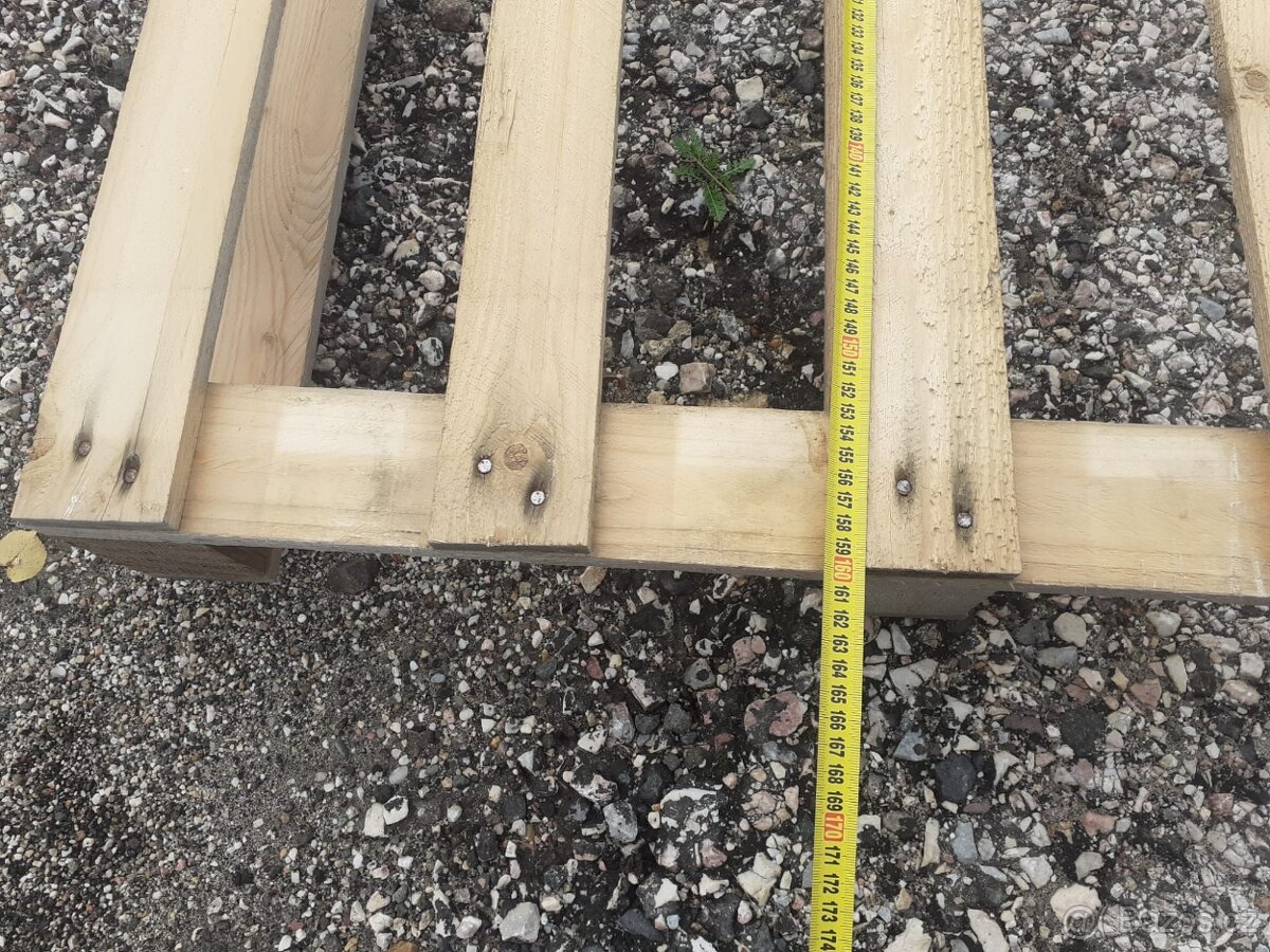 Prodám dřevěné palety NOVÁ CENA - 2