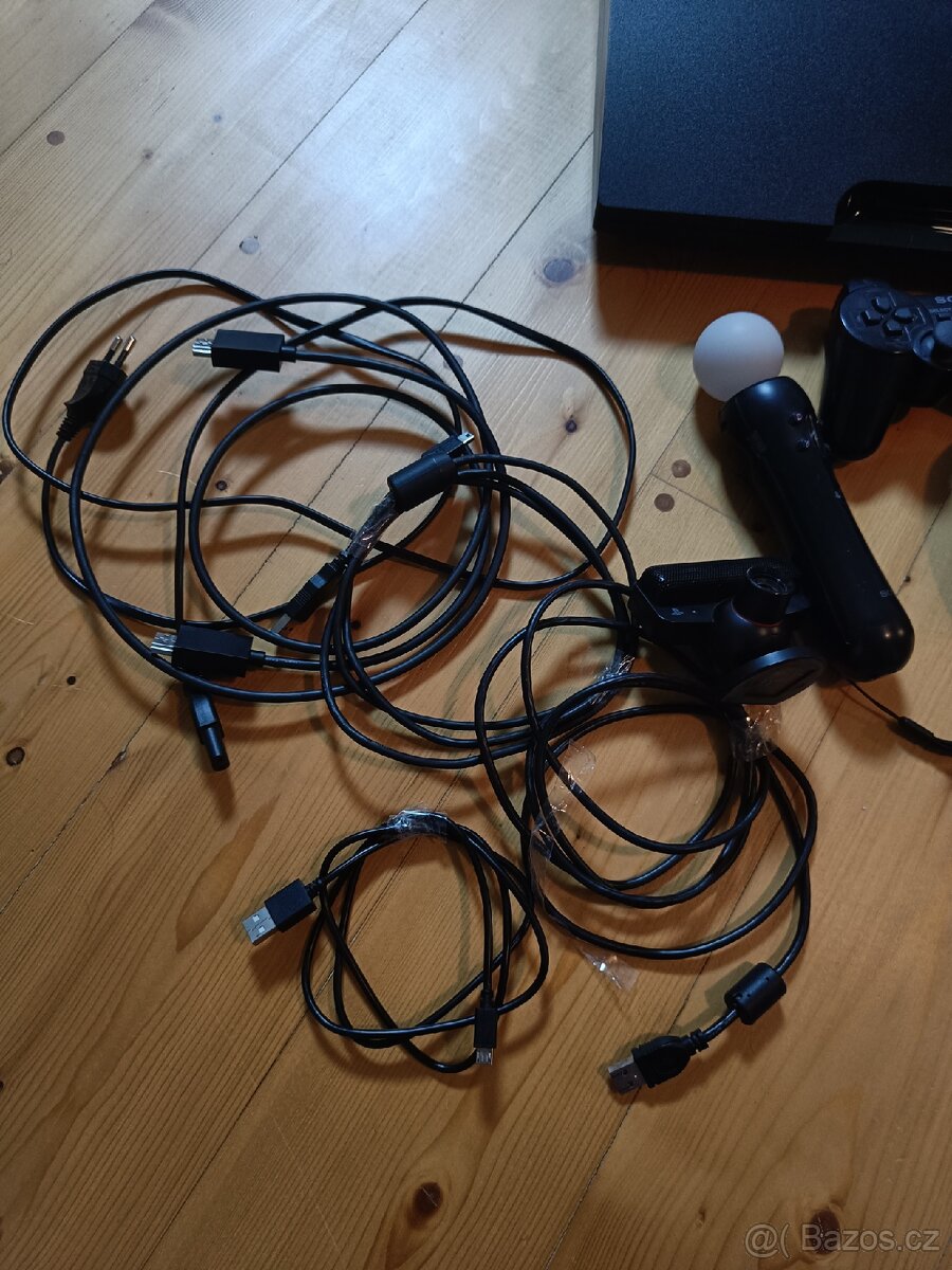 PS3 + 2 ovladače + 1 Move set + 5 her - 2