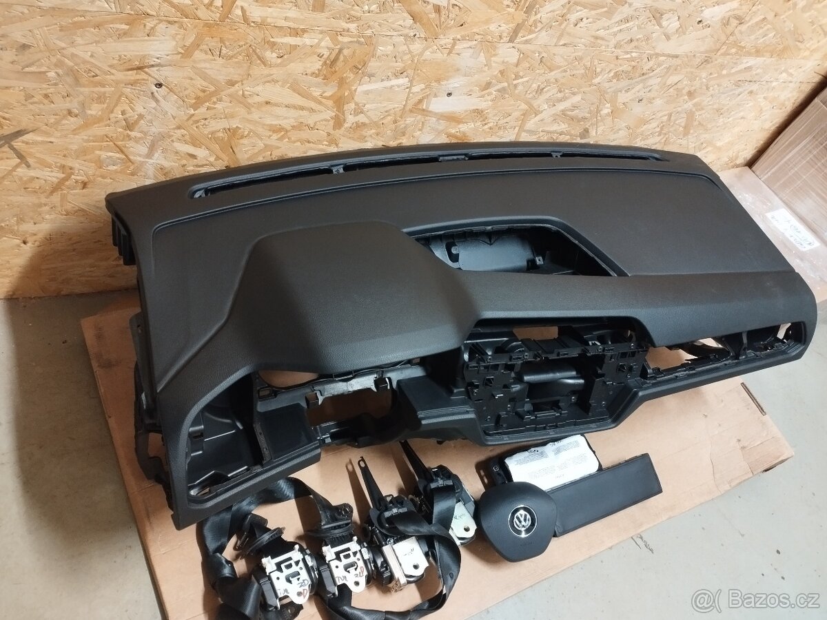 Airbagy, palubní deska, pásy Volkswagen Touran