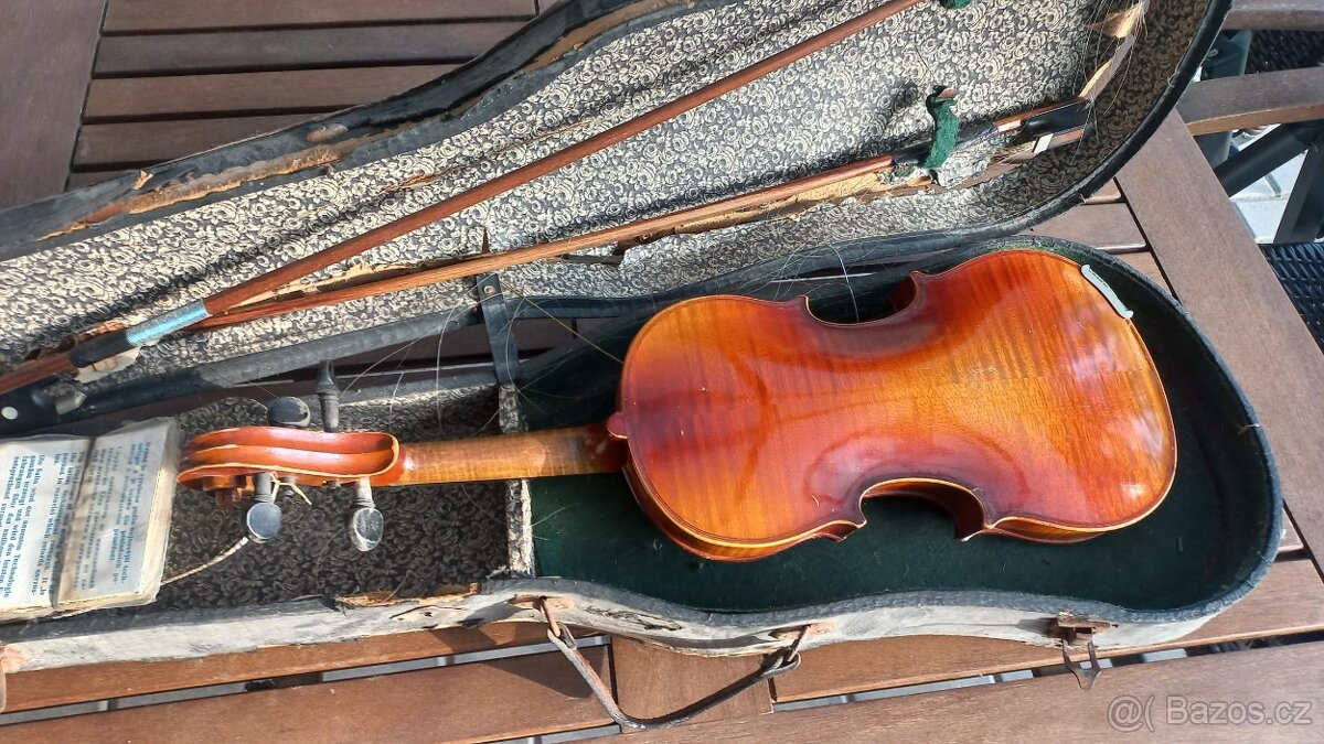 Housle Antonius Stradivarius Cremonensis Faciebat Anno 1713 - 2