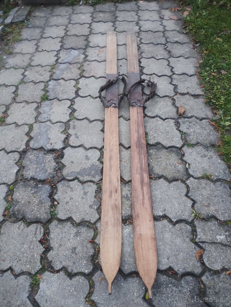 Staré dřevěné lyže - 2