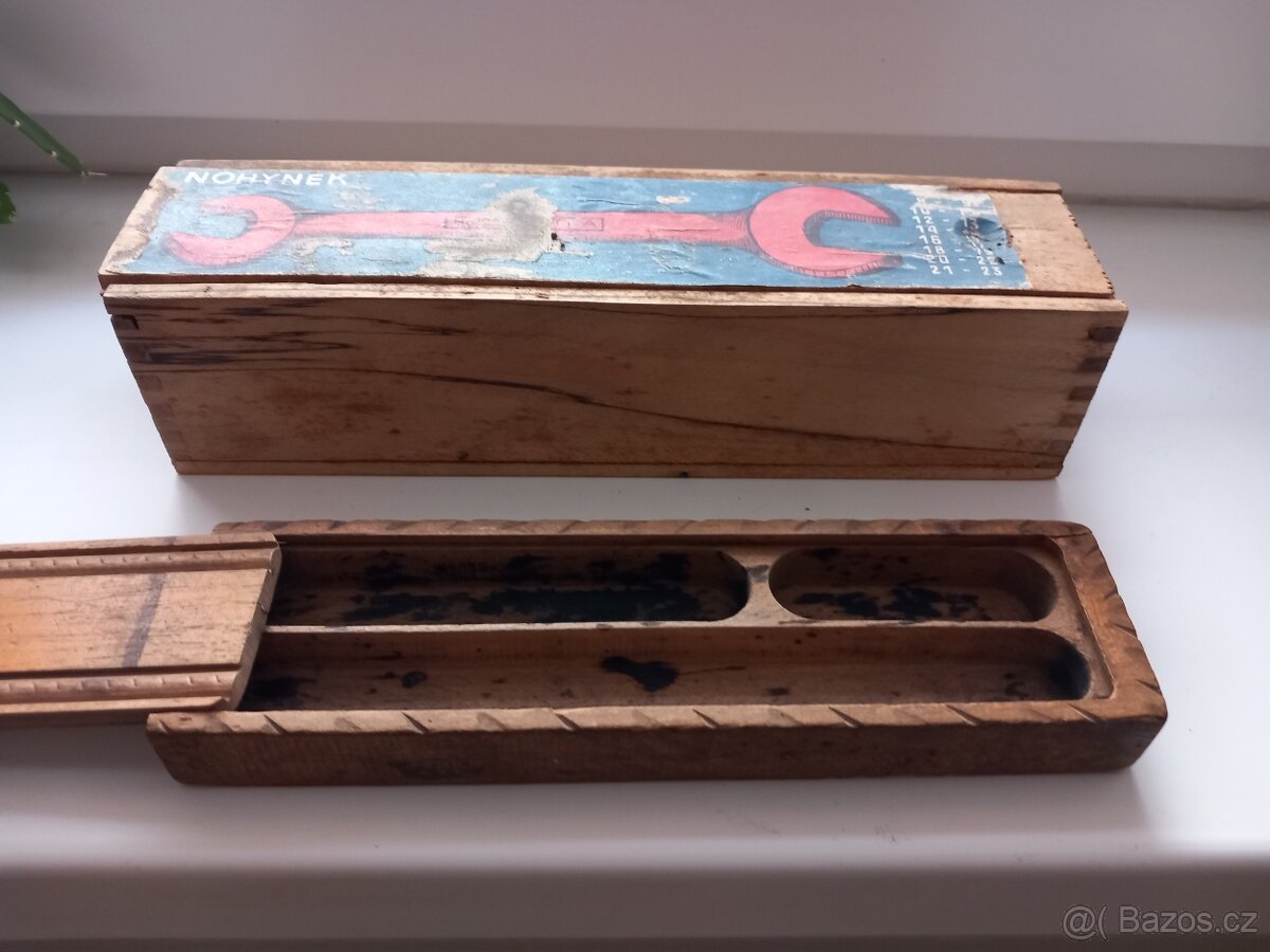 Starý dřevěný penál,krabice na klíče - 2