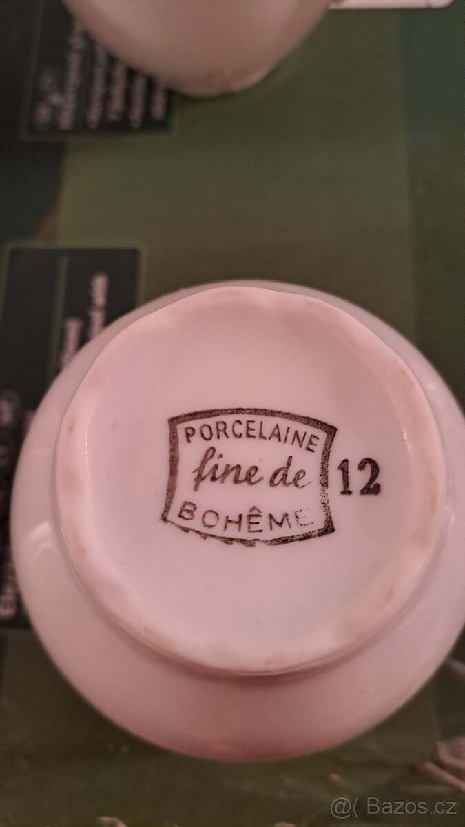 Sada hrnků + talířky - 2