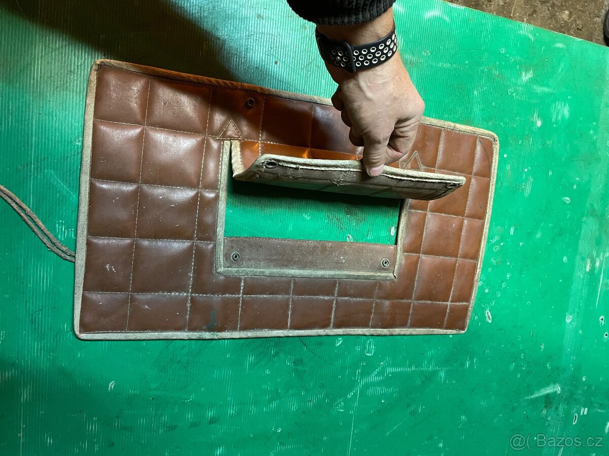 dečka, kryt chladiče škoda neznám typ - 2