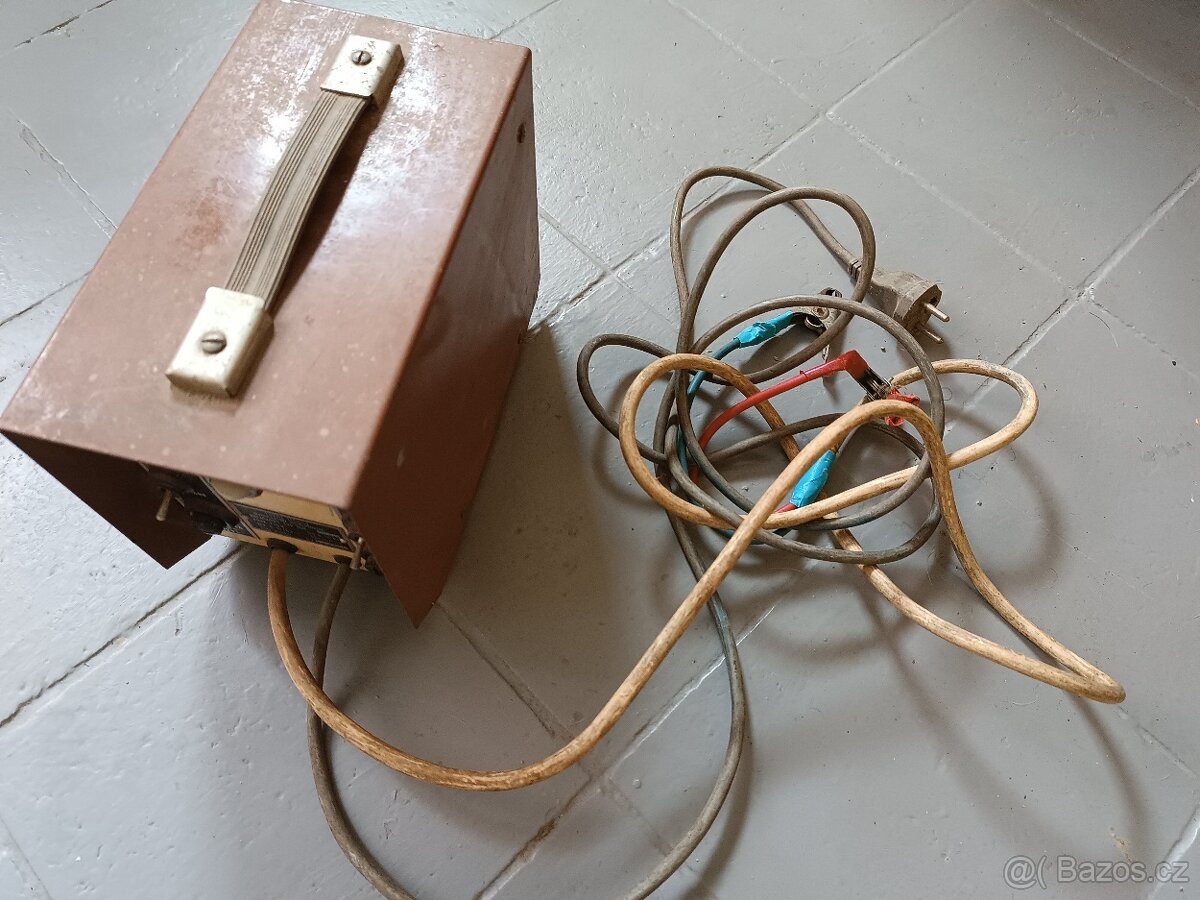 Auto nabíječka 6/12 V. - 2