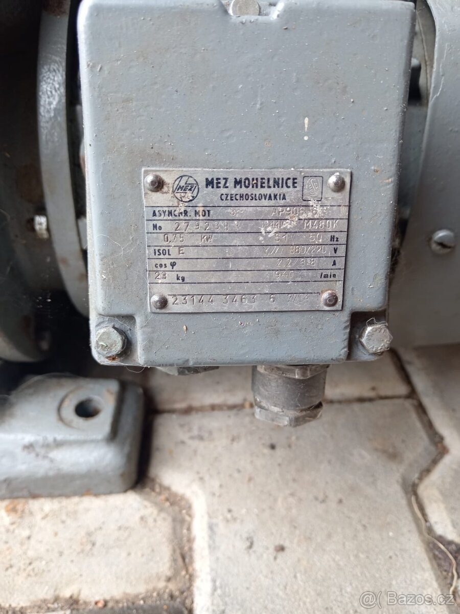 ELEKTRO MOTOR S PŘEVODOVKOU - 2