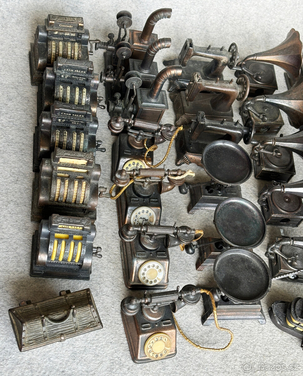 Sbírka kovových ořezávátek - 77 kusů - 2