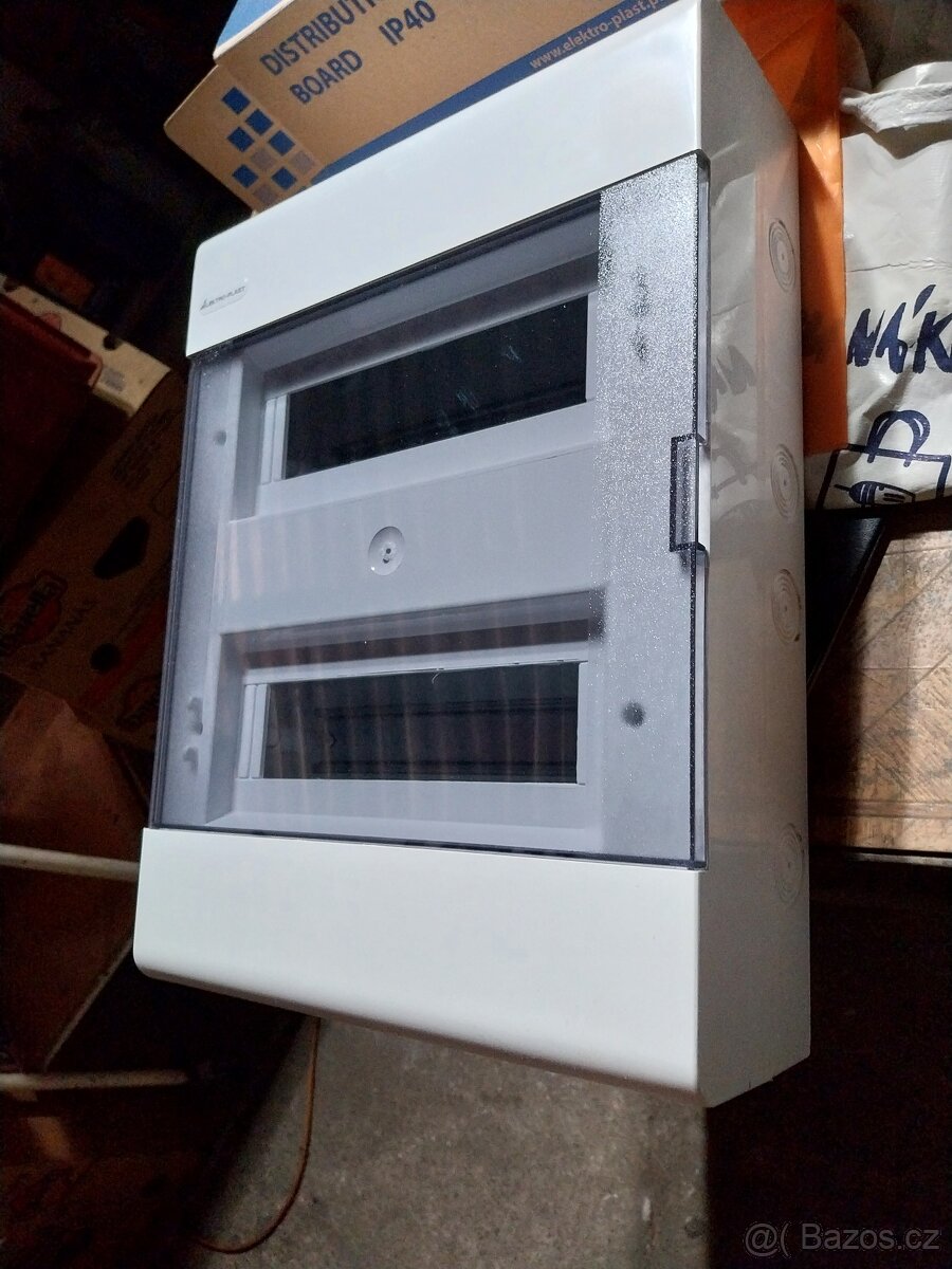 Prodám plastový rozvaděč 2x12 pozic - 2