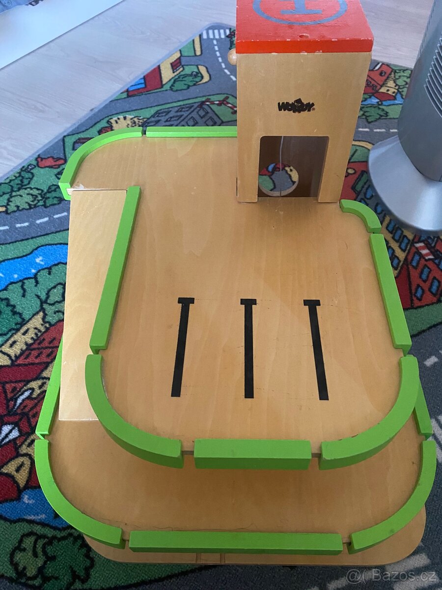 Dřevěná garáž ke kolejím - 2