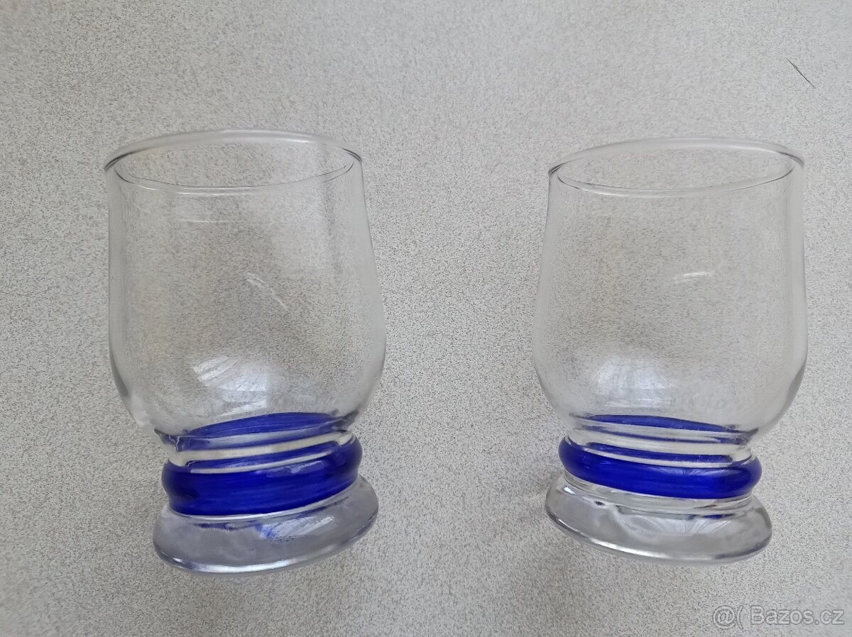 Silnostěnné skleničky s těžkým, modrým dnem. - 2