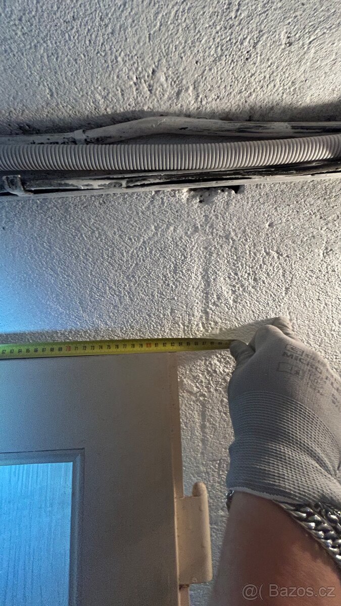 Prodám prosklené interiérové dveře s kováním na levé straně - 2