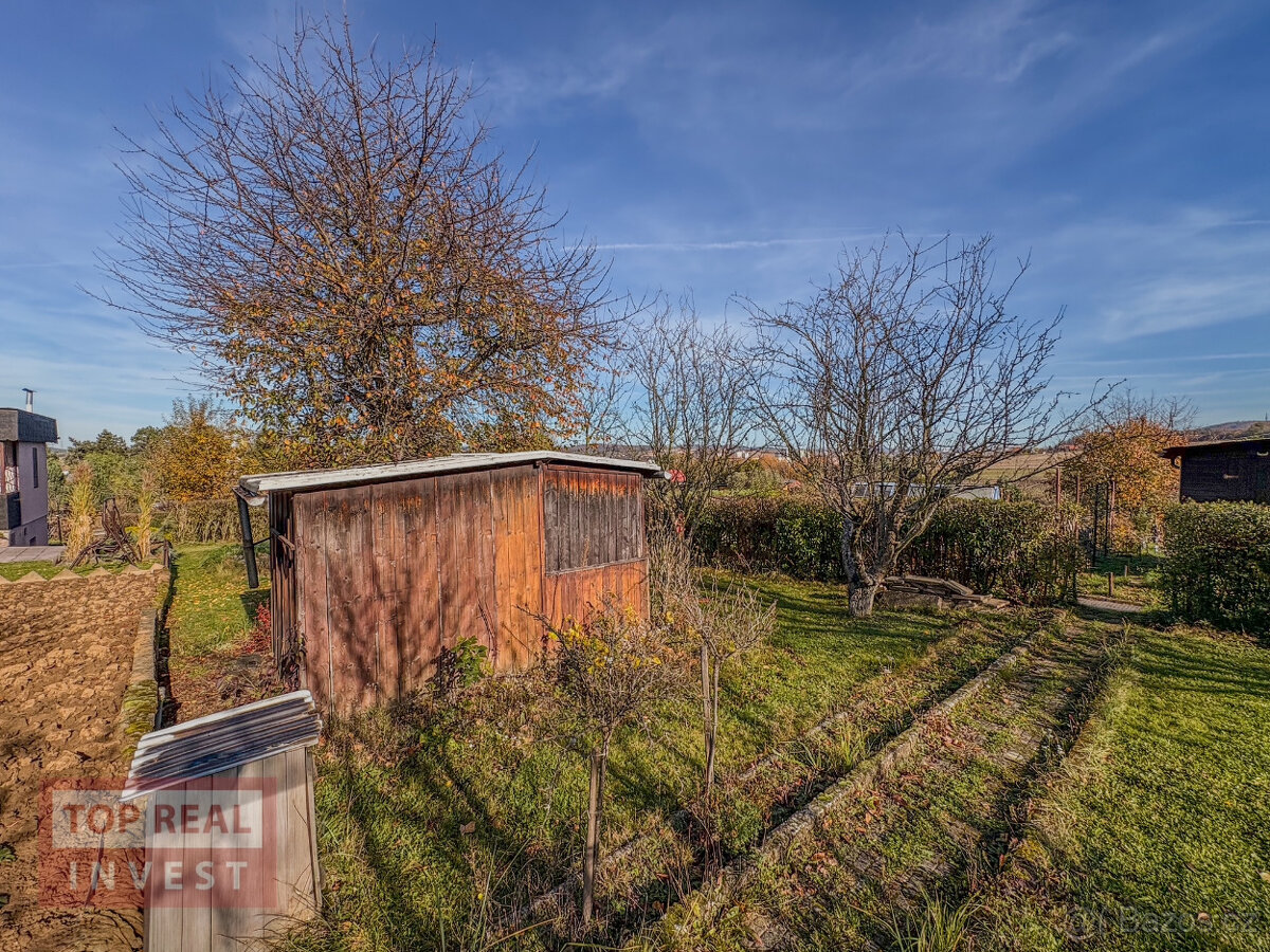 Zahrada s menší dřevěnou chatkou – Zlín – Malenovice - 2