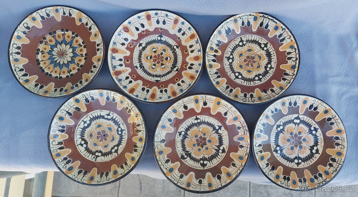 Bulharská keramika - talíře, tácy, hrnky, karafa ... - 2