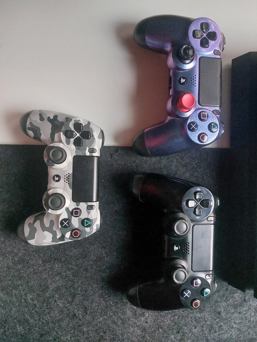 Playstation 4 1 TB + 3 ovladače - 2