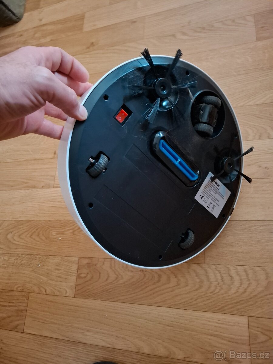 Robotický vysavač. Moznost i vytírání podlahy - 2