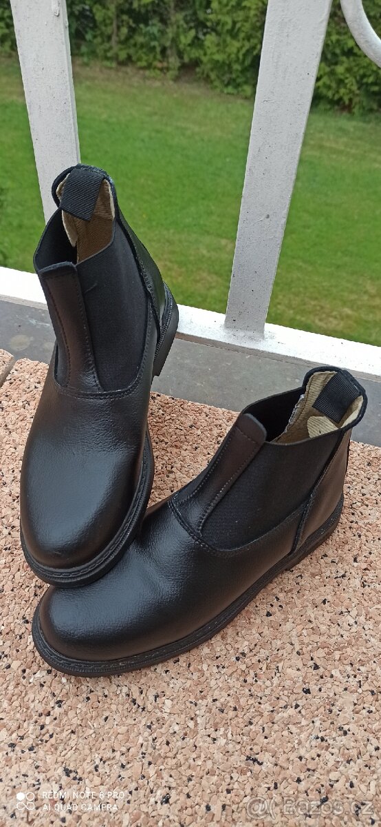 FOUGANZA - jezdecká perka vel.34 (kůže) - 2