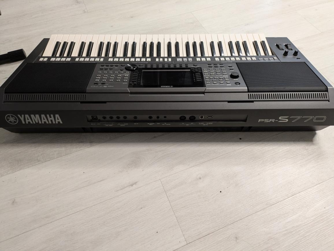 Yamaha psr s770 - 2