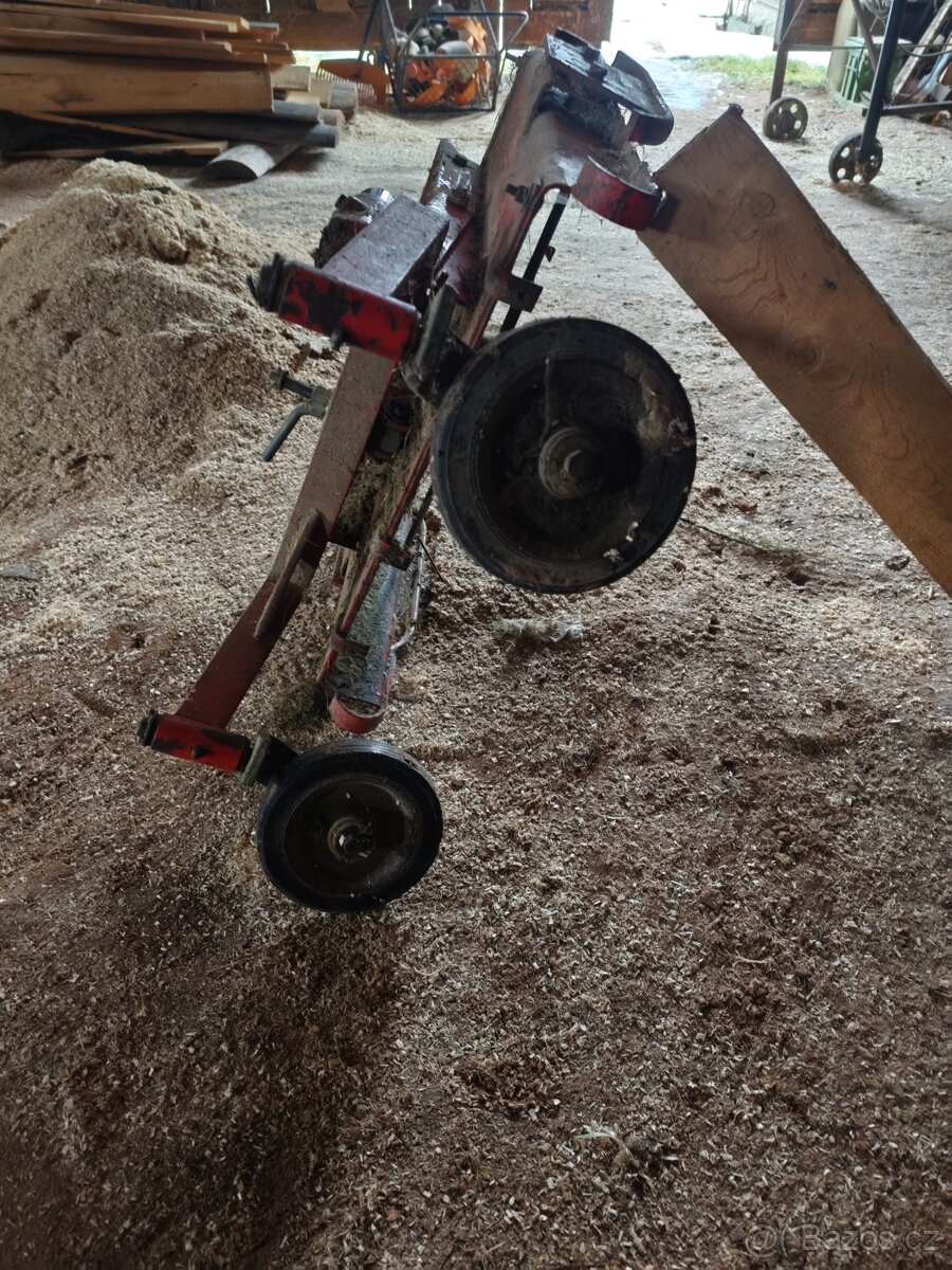 Prodám mulčovač tovární výroby za MF 70 - 2