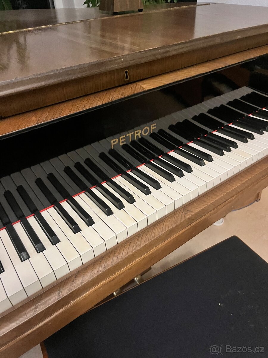 Klavír PETROF - 2