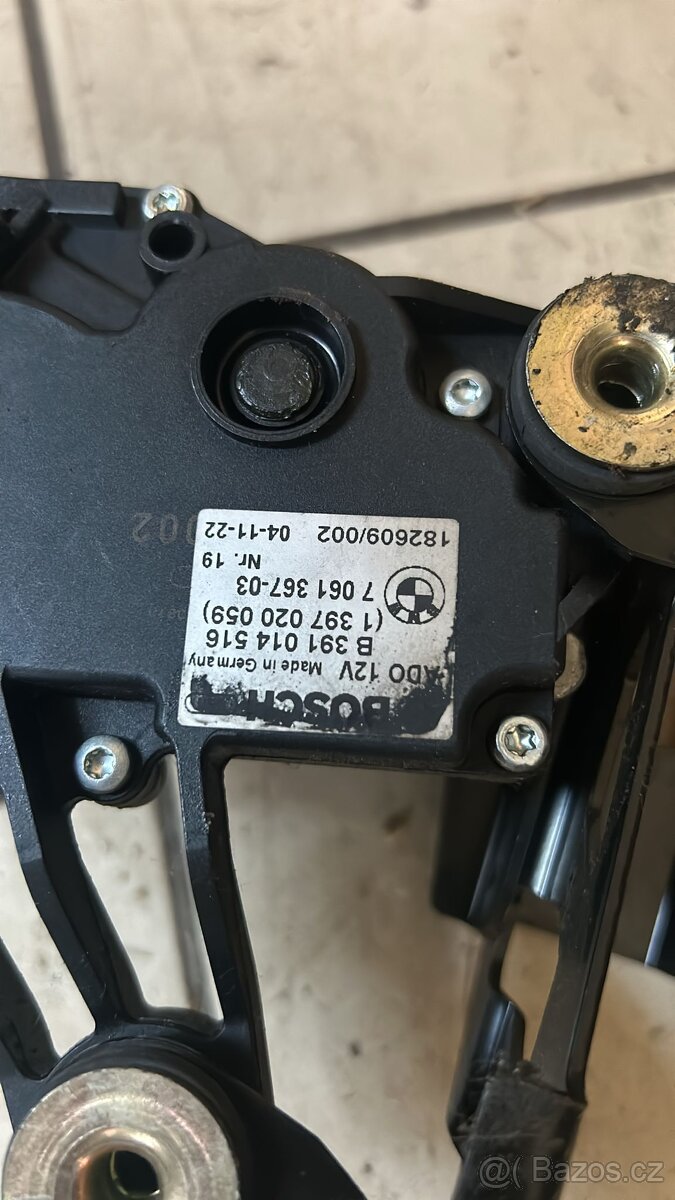 Motůrek na okno BMW E91 - 2