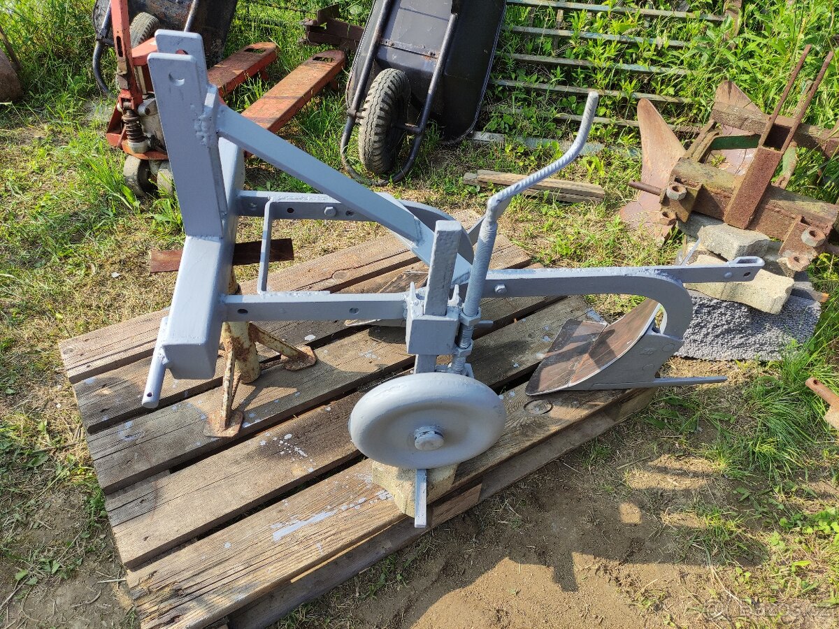 dvouradliční pluh za TK- 14,Mt -8-132 - 2