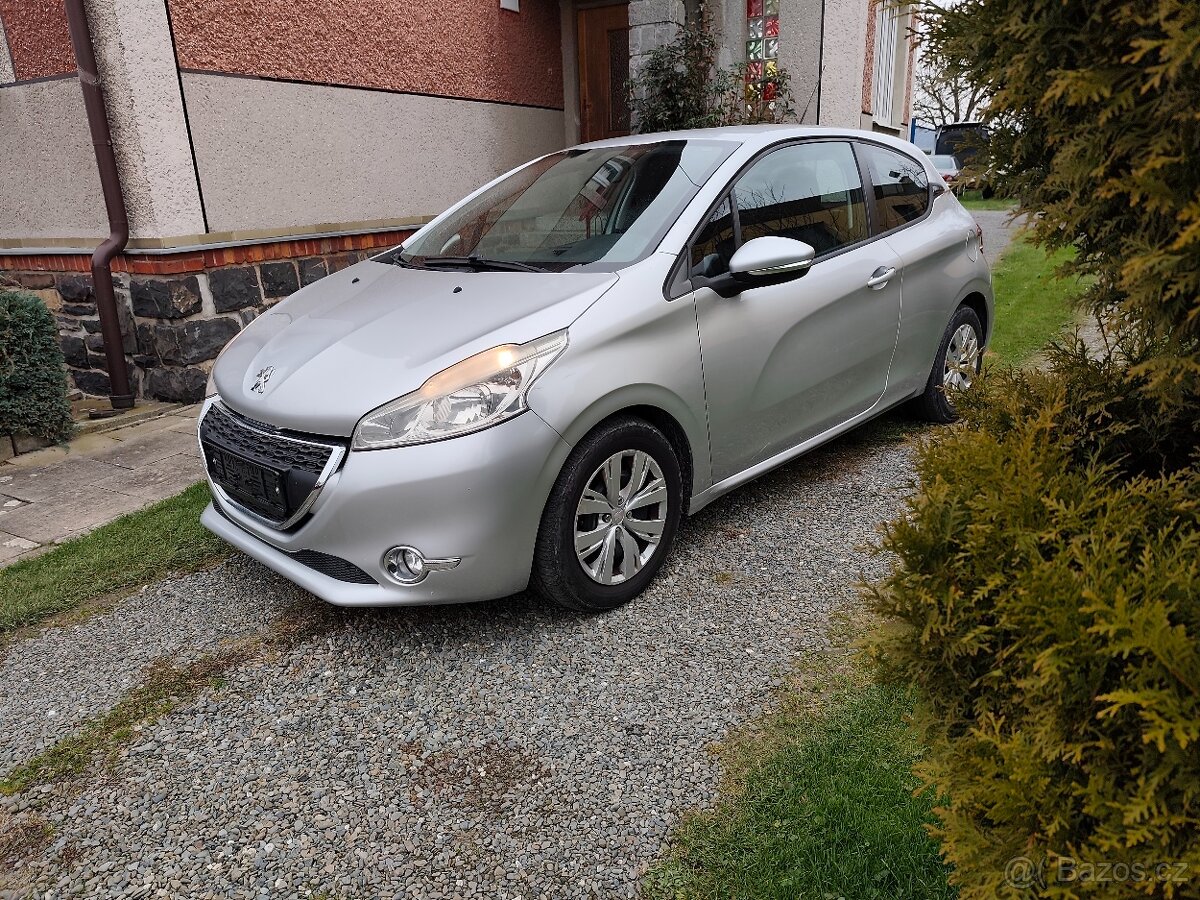 PEUGEOT 208 - 2