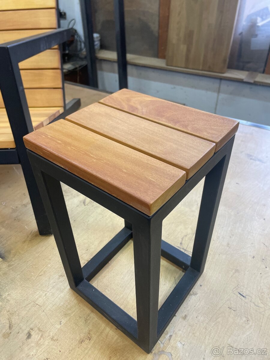 Zahradní křeslo a stolek - 2