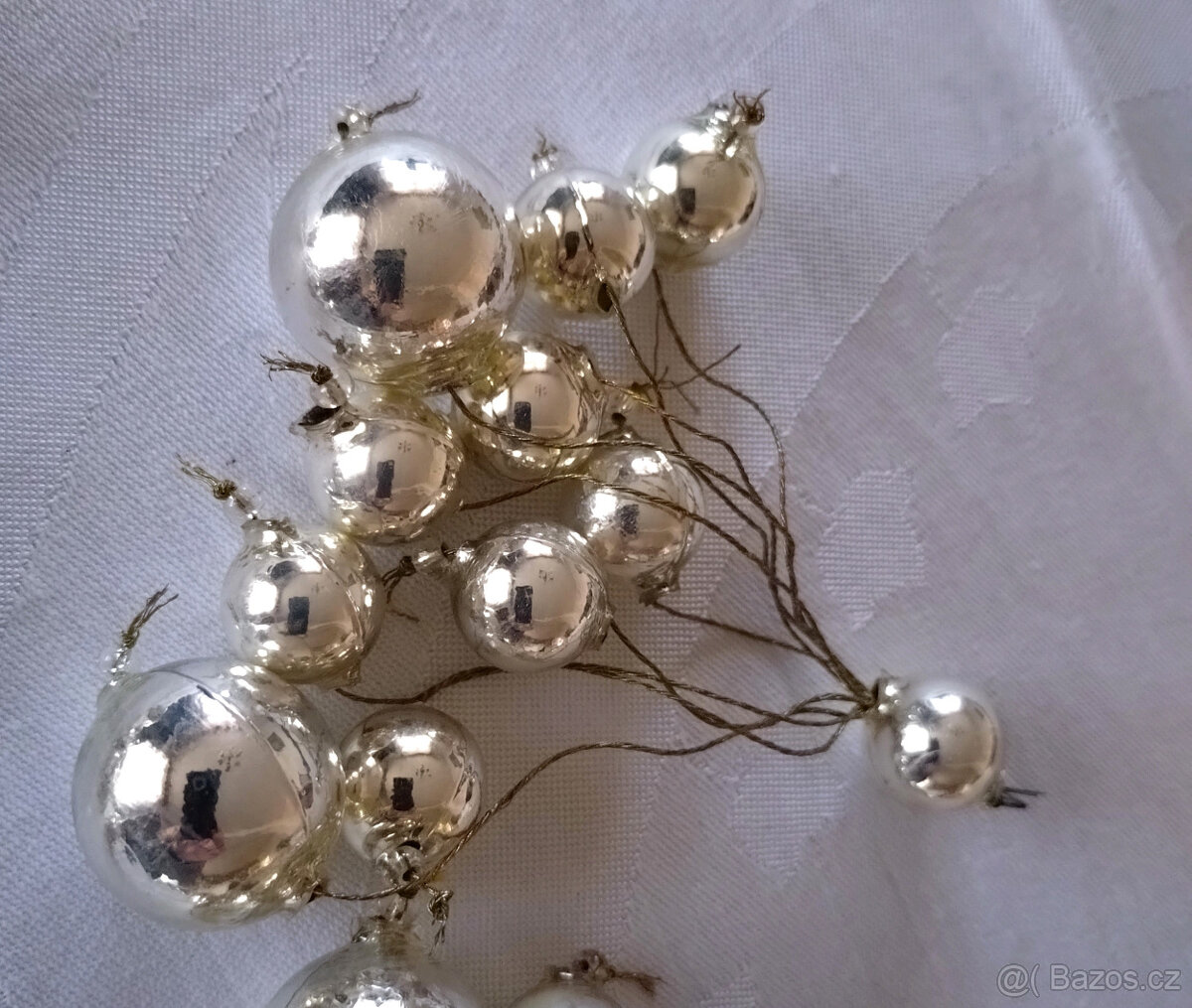 tři staré vánoční ozdoby ze stříbrných kuliček - 2