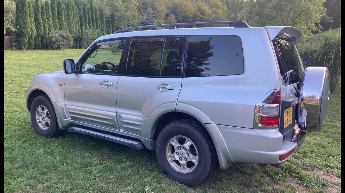 Mitsubishi Pajero wagon - 2