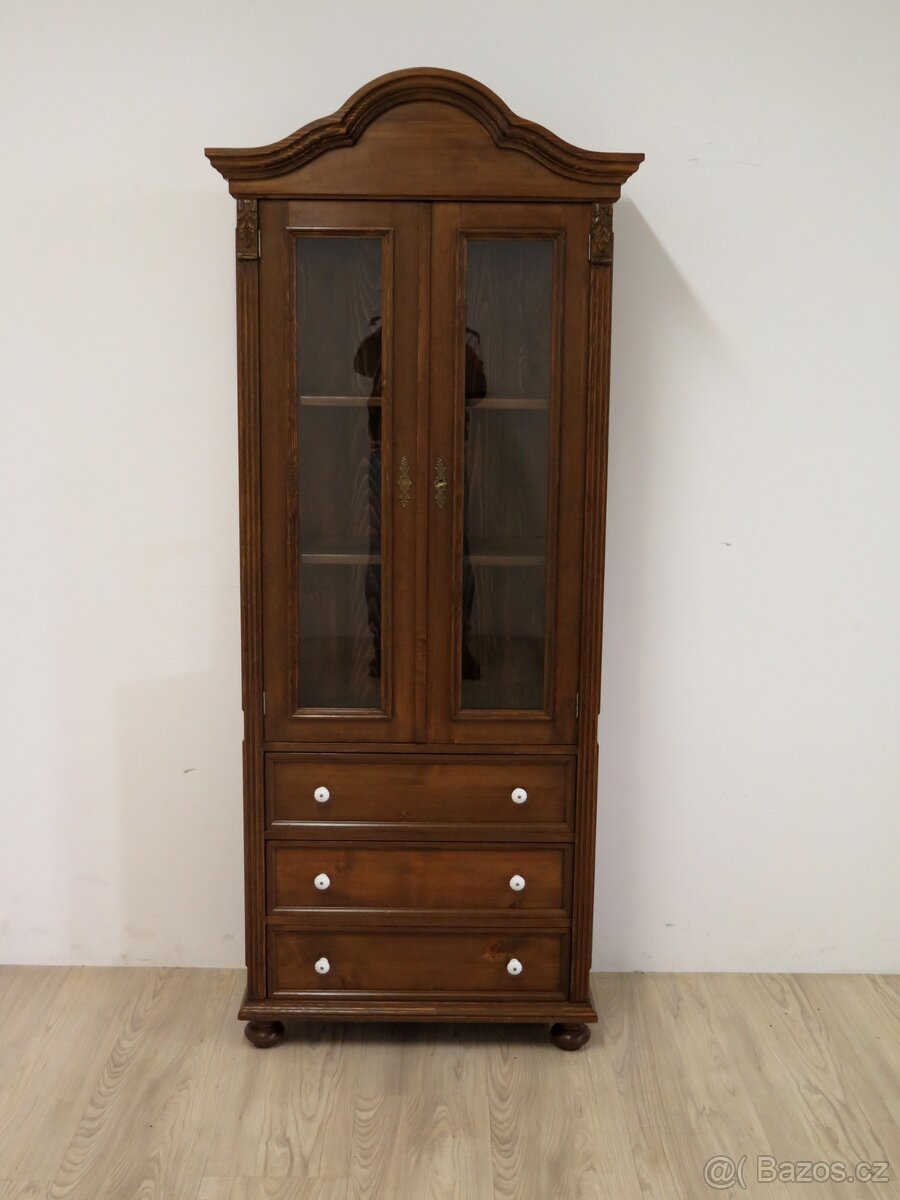 Vitrína s obloukem a zásuvkami - 2