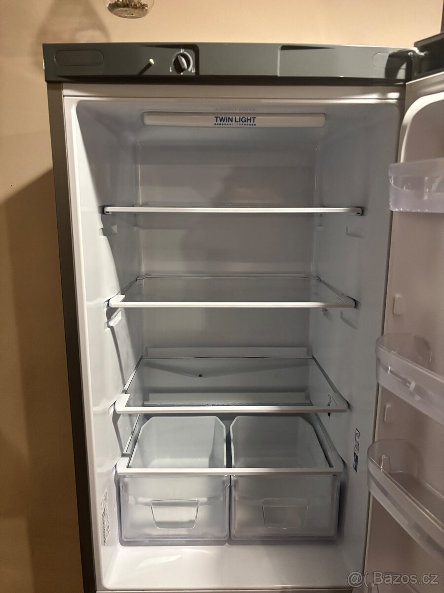 Indesit lednice s mrazákem - 2