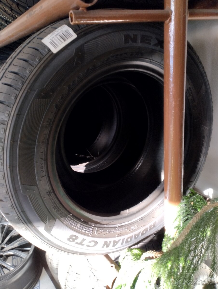 NEXEN 215/65/16 C - 2