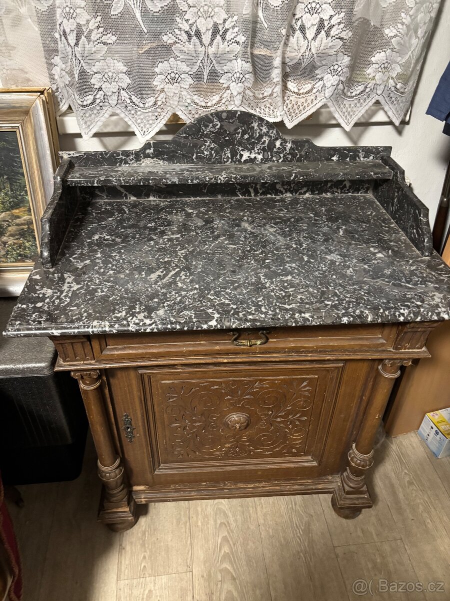 Starožitná komoda historismus - 2